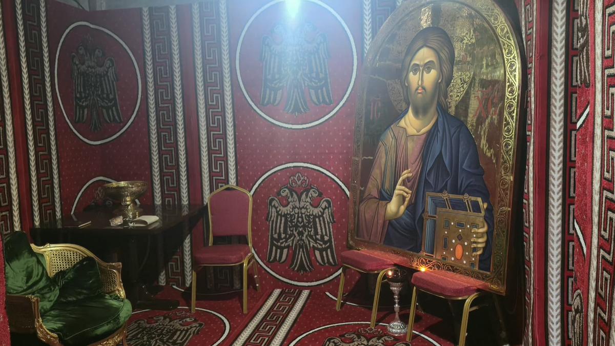 Imagini din interiorul Bisericii construite de Gigi Becali în Pipera