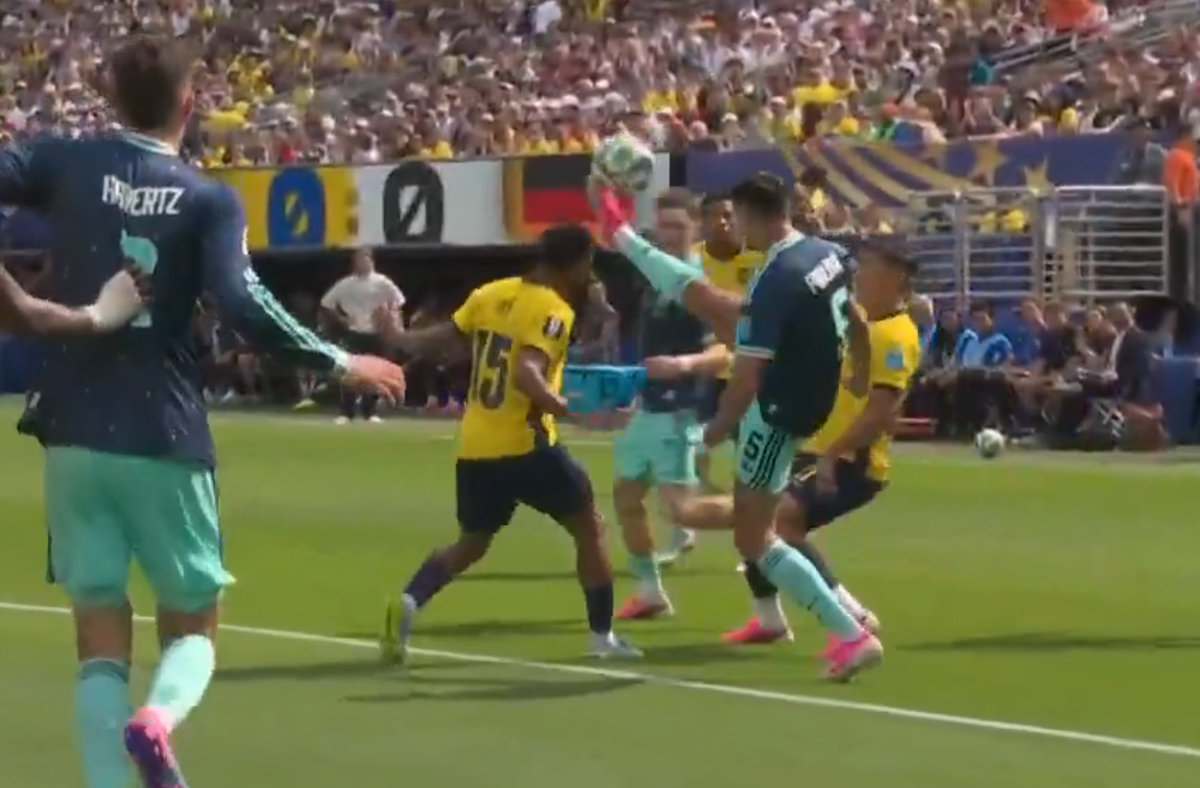 Cum a fost posibil?! Decizie scandaloasă a arbitrei Tori Penso la Ecuador - Germania! Specialistul în arbitraj a dat un verdict fără echivoc