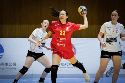 Sara Trușcă, în duelul cu Canada/Foto: Facebook (IHF)