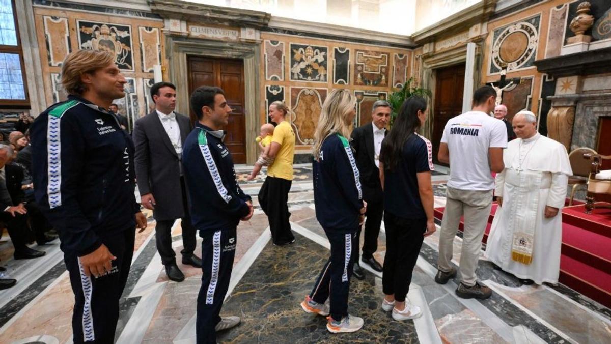 David Popovici, întâlnire specială cu Papa Leon al XIV-lea » Ce cadou i-a oferit campionul olimpic