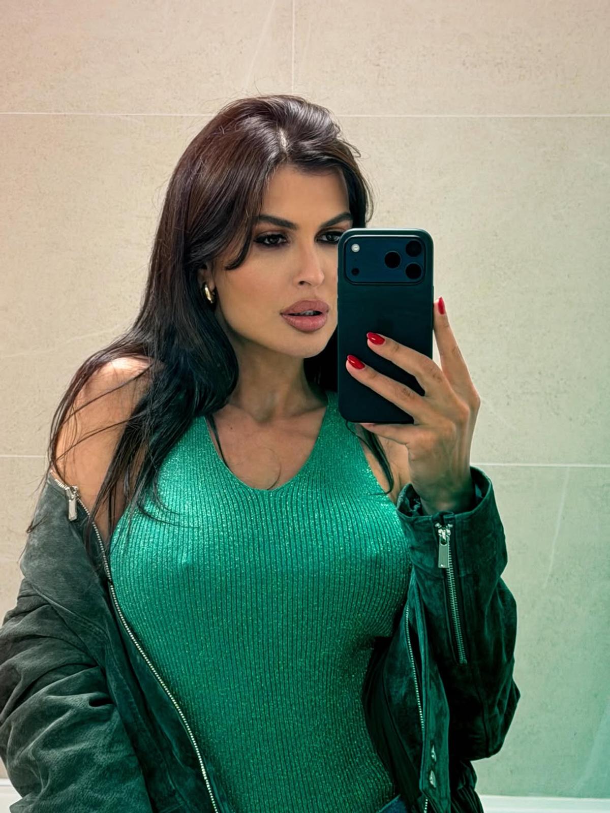 „I-am desenat o inimioară cu ruj pe uşă” » Ce face acum modelul care l-a exasperat pe Becali la FCSB: „Păpușa de pluș nu e de la vrăjitoare!”