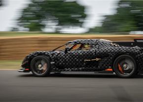 Nebunie pe circuit! Ce viteză a prins supercarul construit din 327.000 de piese lego