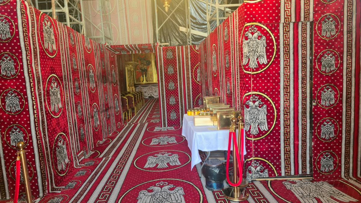 Imagini din interiorul Bisericii construite de Gigi Becali în Pipera