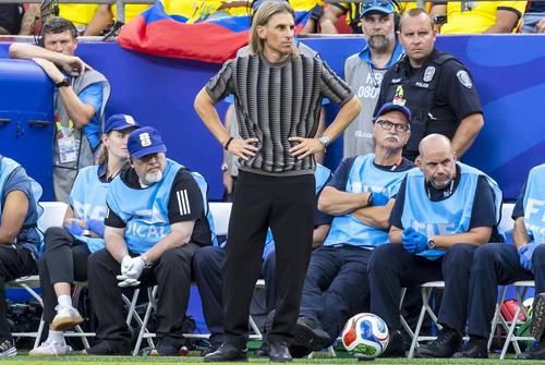 Dacă Ecuador nu iese din grupa de la Campionatul Mondial, Sebastian Beccacece părăsește naționala // foto: Imago Images