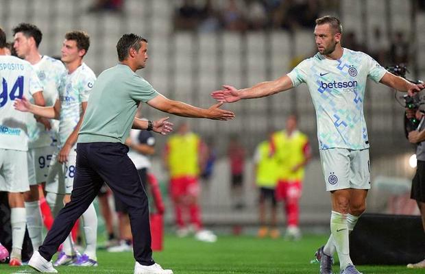 Cristi Chivu mai pierde un jucător » Fundașul pleacă de la Inter după 8 ani
