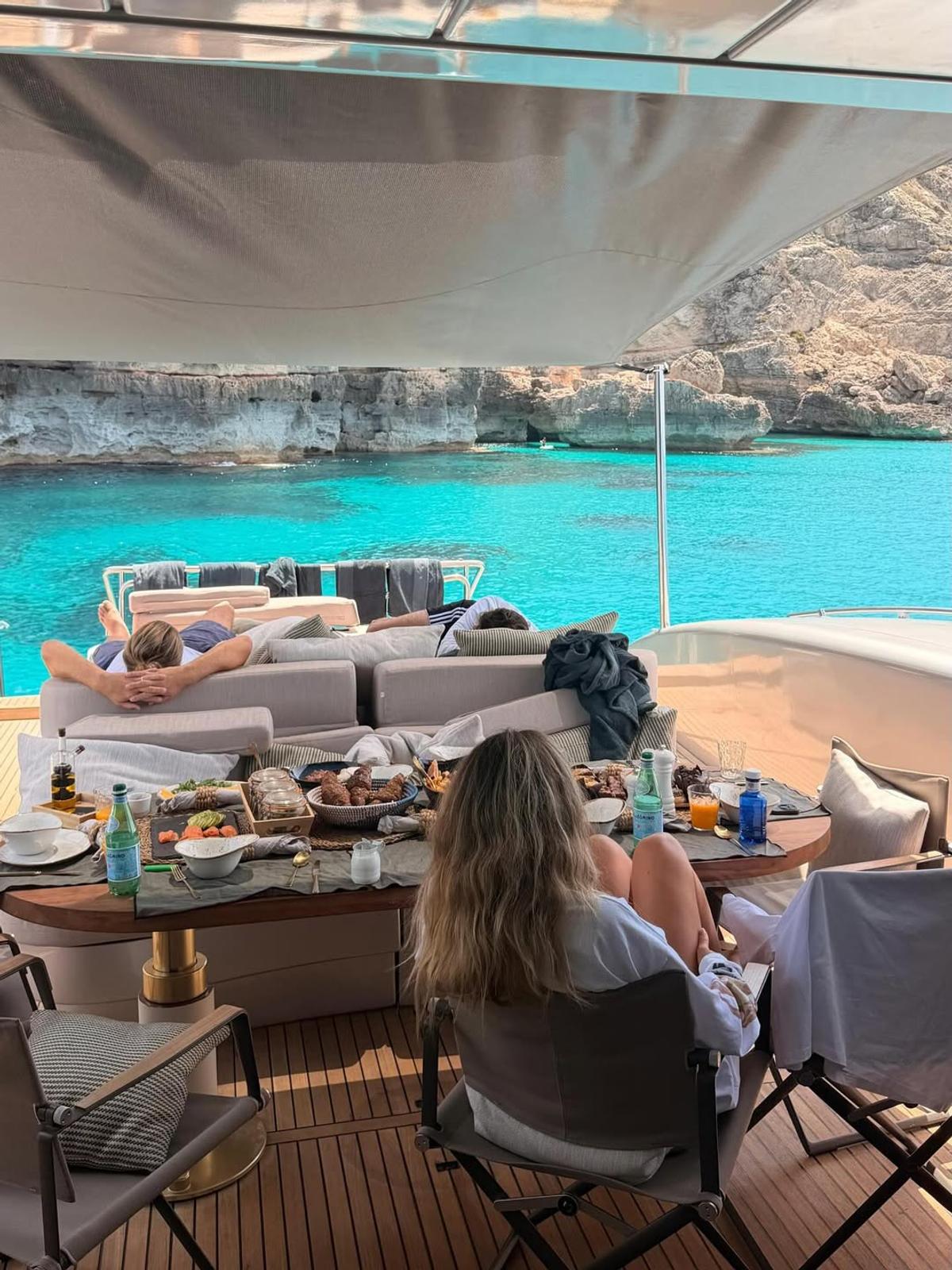 O jurnalistă celebră și-a chemat o prietenă și s-a dezlănțuit în Ibiza: „Am uitat de mare”