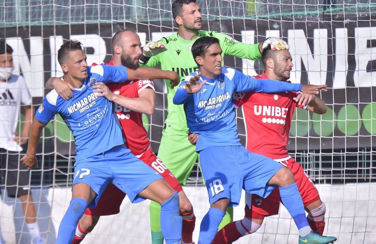 EXCLUSIV Ce se întâmplă cu Liga 1: cluburile neutre votează soluția de avarie pentru campioană și retrogradate! Clinceni atacă Dinamo: „Dacă tradiția nu poate, să meargă în Liga 2”