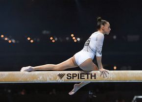 Larisa Iordache, emoții în calificările de la bârnă » Probleme pentru gimnastă: în lacrimi, după ce a simțit dureri la aterizare
