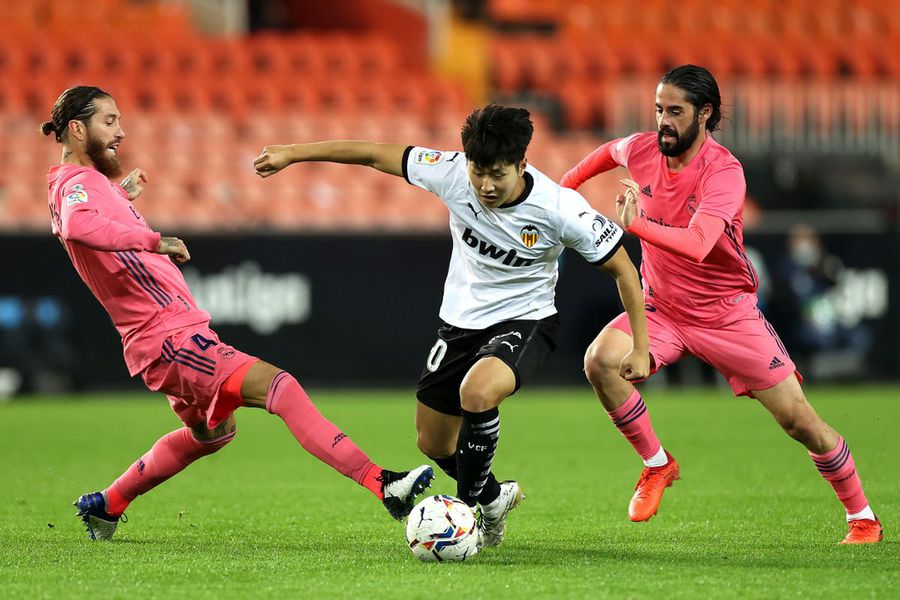 Lee Kang-in, în acțiune în La Liga / foto: Guliver/Getty Images Pe cine înfruntă „tricolorii” » Cine e sud-coreeanul cu clauză de reziliere de 80 de milioane de euro: City și Juventus sunt pe urmele lui