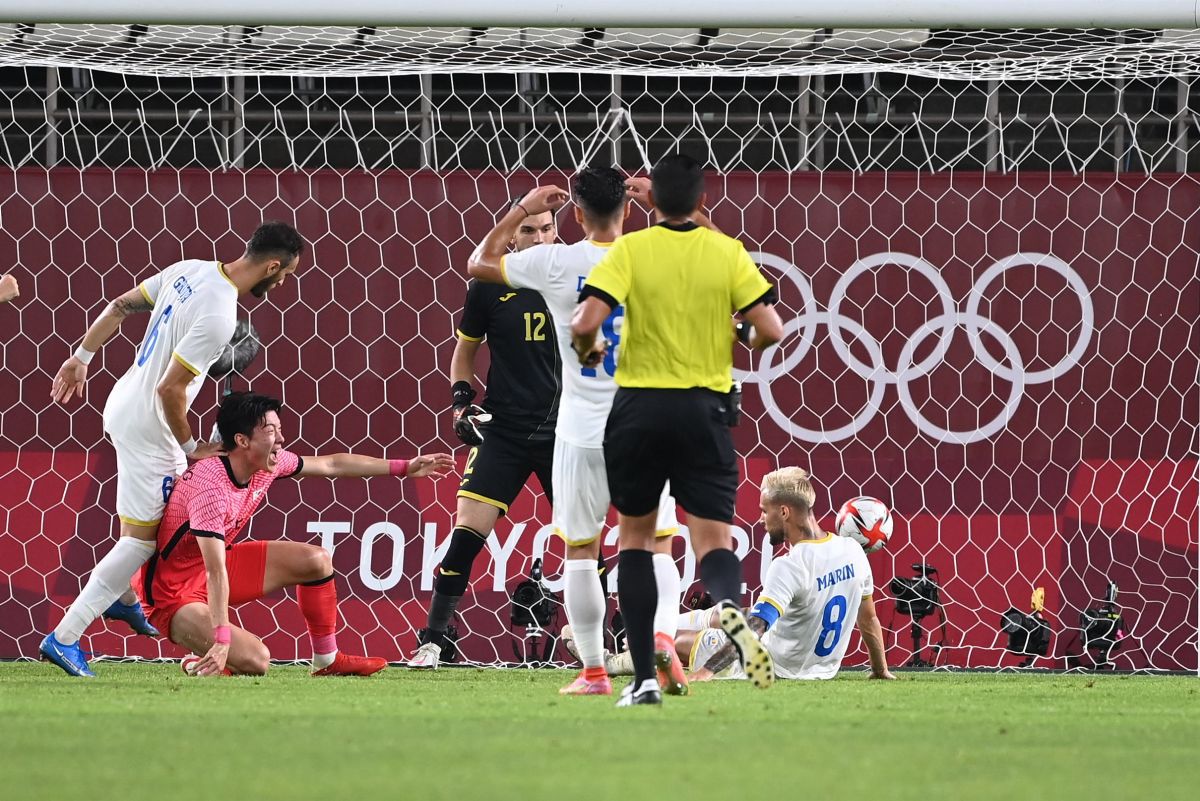 Ghinion pentru naționala olimpică! Marius Marin a trimis mingea în proprie poartă în minutul 27