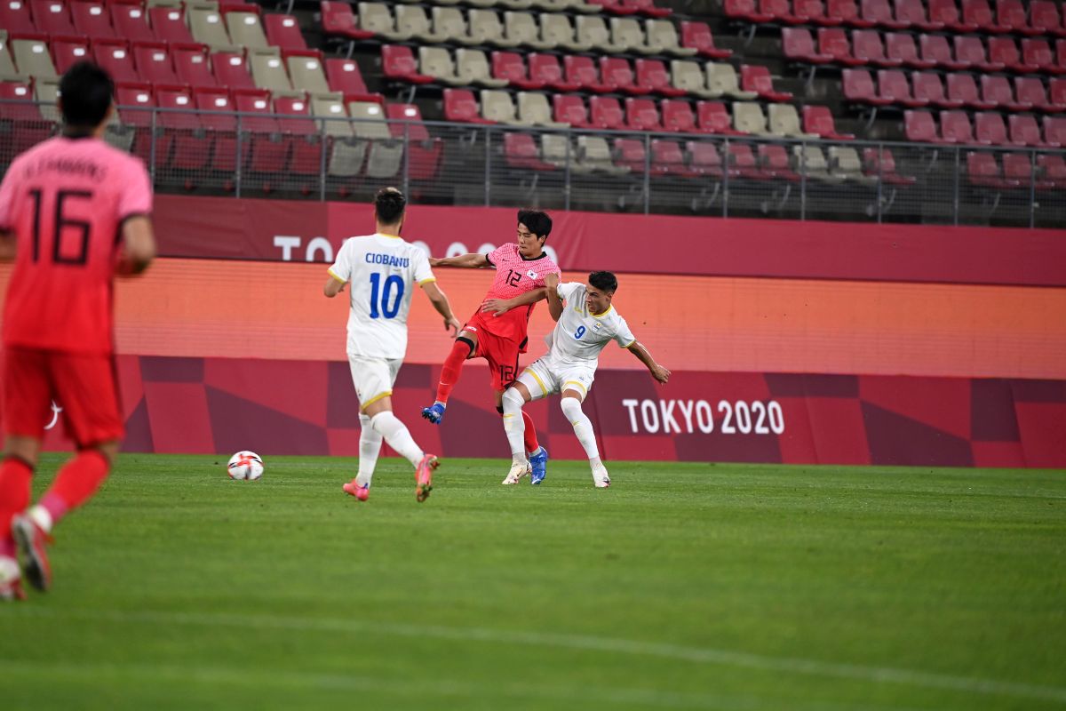 Roșu la debut » Pariul lui Rădoi a luat două „galbene” în 20 de minute și a fost eliminat!