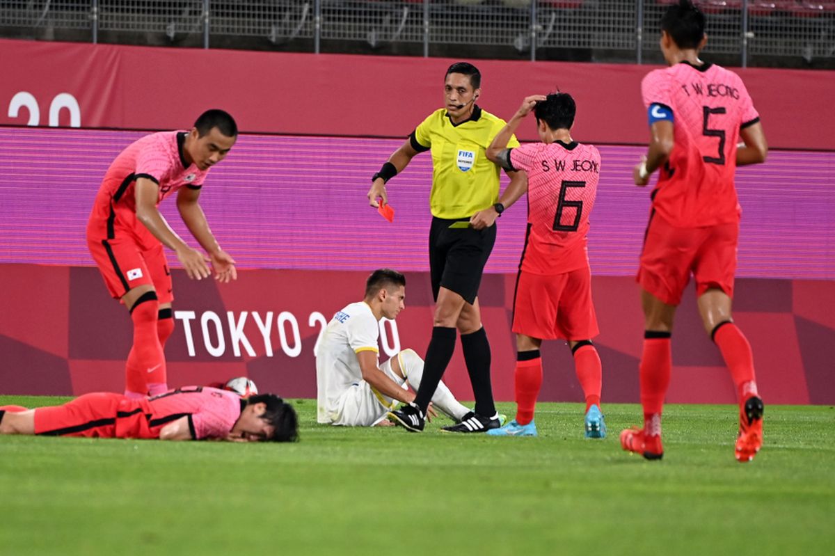 Ghinion pentru naționala olimpică! Marius Marin a trimis mingea în proprie poartă în minutul 27