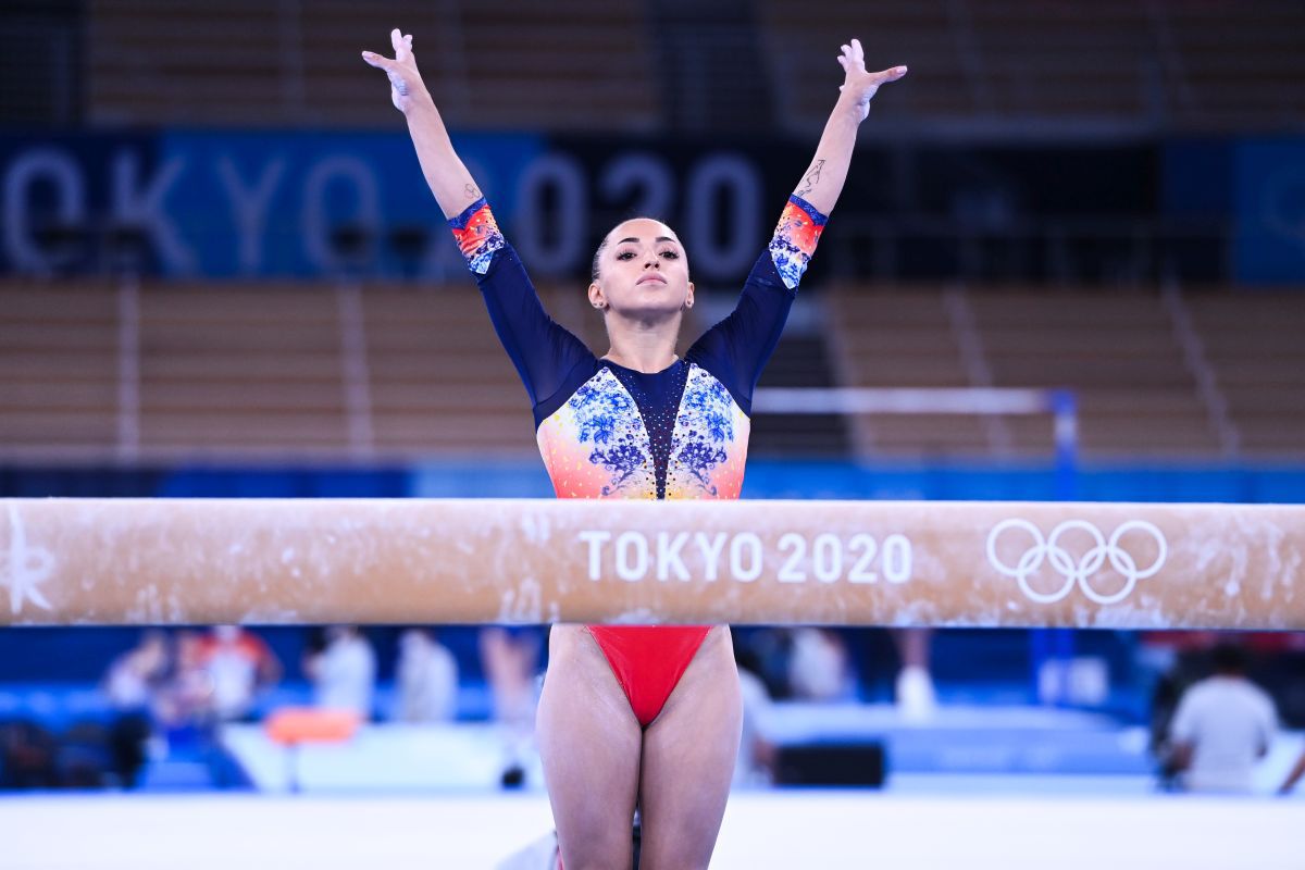 Larisa Iordache, la bârnă