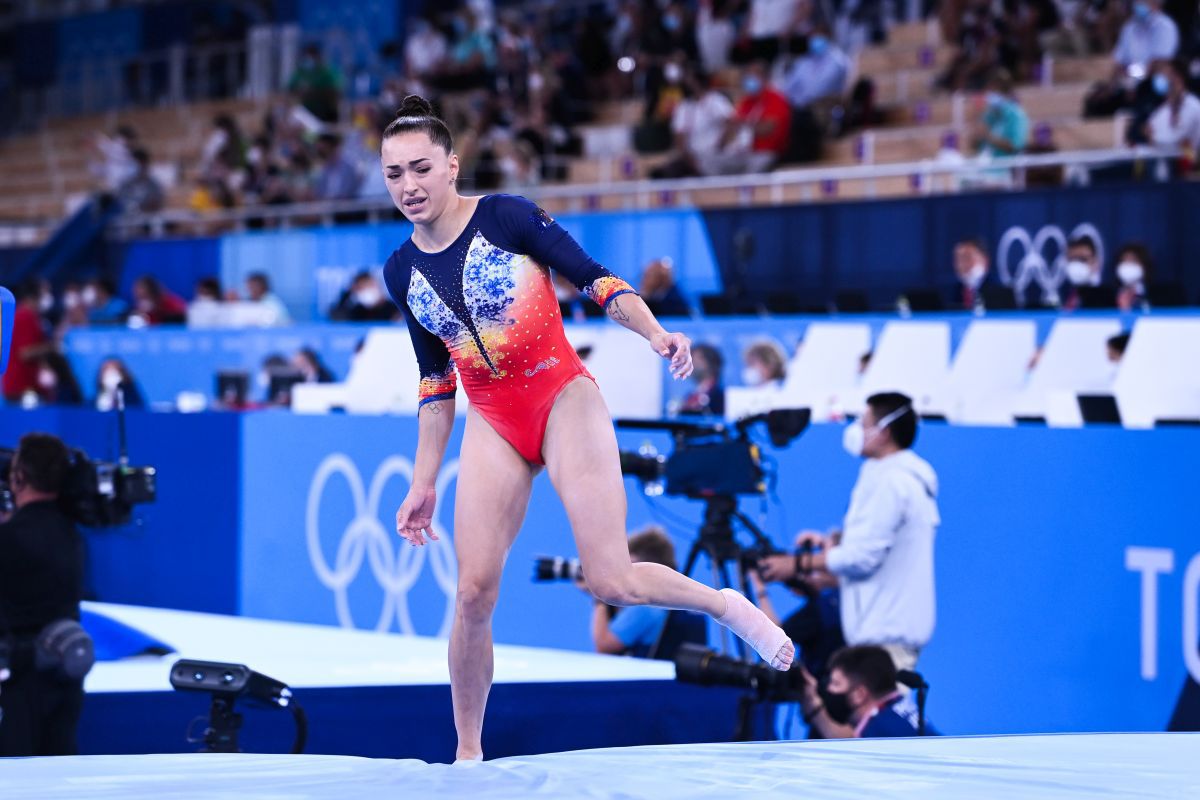 Larisa Iordache e în finala de la bârnă! » UPDATE Diagnostic pentru româncă: are entorsă metatarsiană! + când e finala