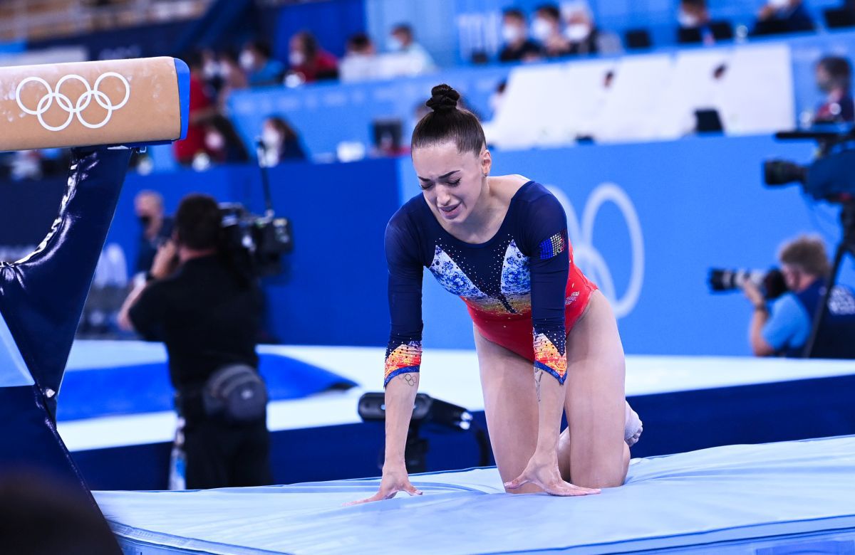 Larisa Iordache e în finala de la bârnă! » UPDATE Diagnostic pentru româncă: are entorsă metatarsiană! + când e finala