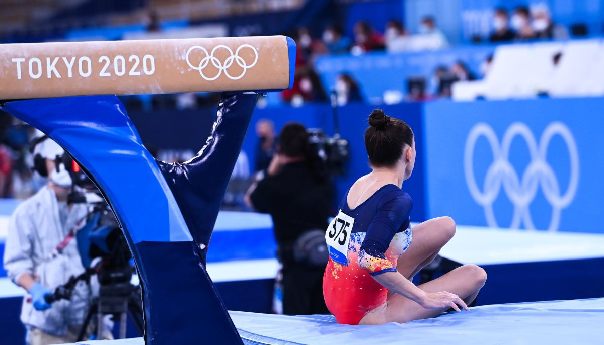 Larisa Iordache, la bârnă