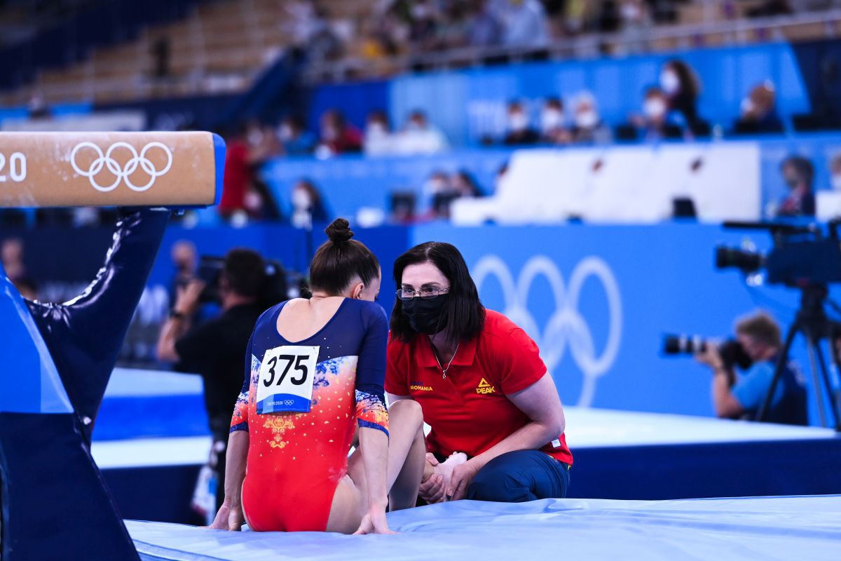 Larisa Iordache e în finala de la bârnă! » UPDATE Diagnostic pentru româncă: are entorsă metatarsiană! + când e finala