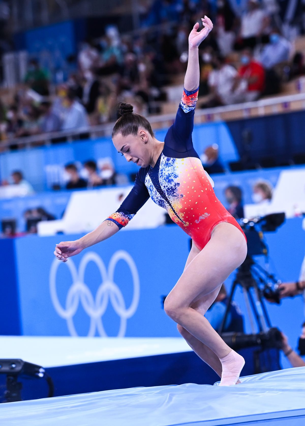 Larisa Iordache, la bârnă