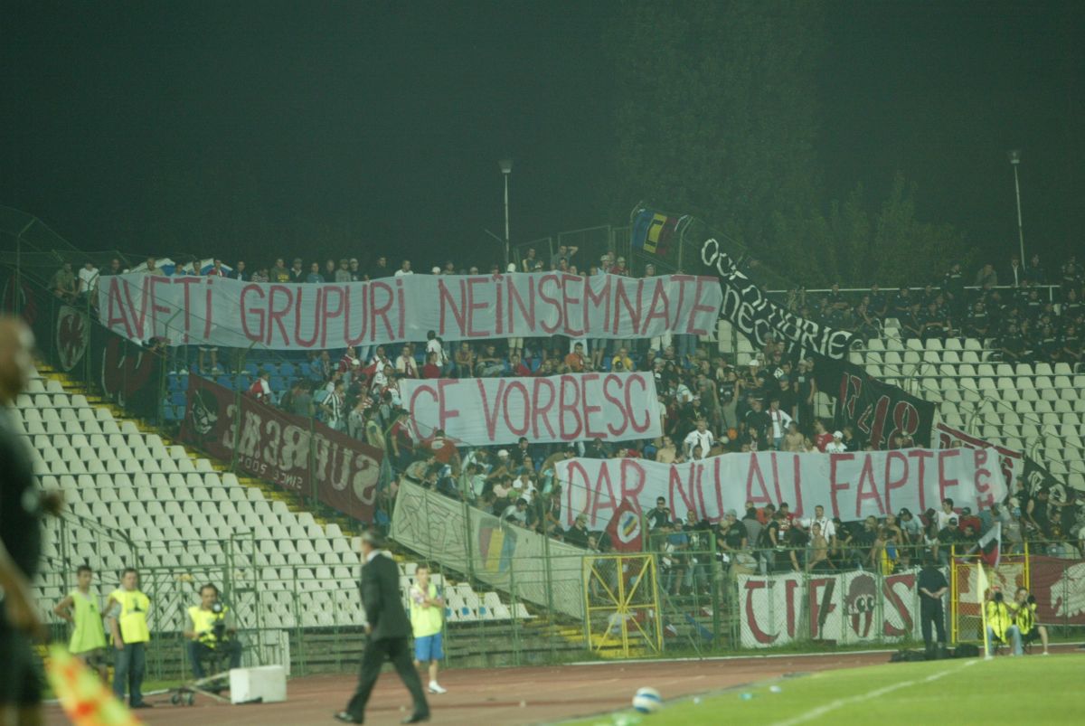 De la episodul „Poștașul” și până la cele mai aprige mesaje » 35 de imagini spectaculoase din rivalitatea Craiova - Dinamo
