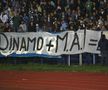 Ultrașii lui Dinamo și cei din Peluza Sud 1997 s-au întrecut de-a lungul anilor în scenografii spectaculoase și mesaje ironice / Sursă foto: Arhivă Gazeta Sporturilor