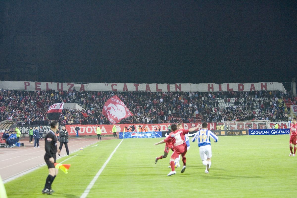Rivalitate, ironii și orgolii duse la extrem » 35 de imagini spectaculoase din meciurile FCU Craiova - Dinamo