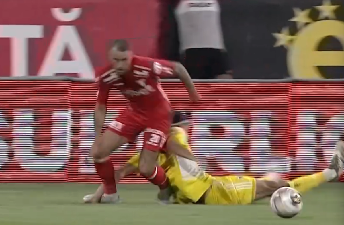 Eroare de arbitraj în UTA - Petrolul » „Roșu” neacordat în prima repriză