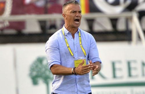 Daniel Pancu, 44 de ani, fost atacant și antrenor al Rapidului, e nemulțumit de locul pe care conducerea alb-vișiniilor i l-a rezervat în tribunele stadionului Giulești.