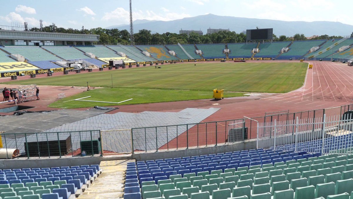 Ca în anii '90 pe stadioanele din România! » Detaliul remarcat de reporterii GSP înainte de CSKA 1948 - FCSB