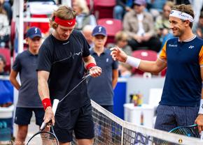 Te uiți și pariezi pe Rublev, Ruud sau Zverev, pe zgura de la Hamburg