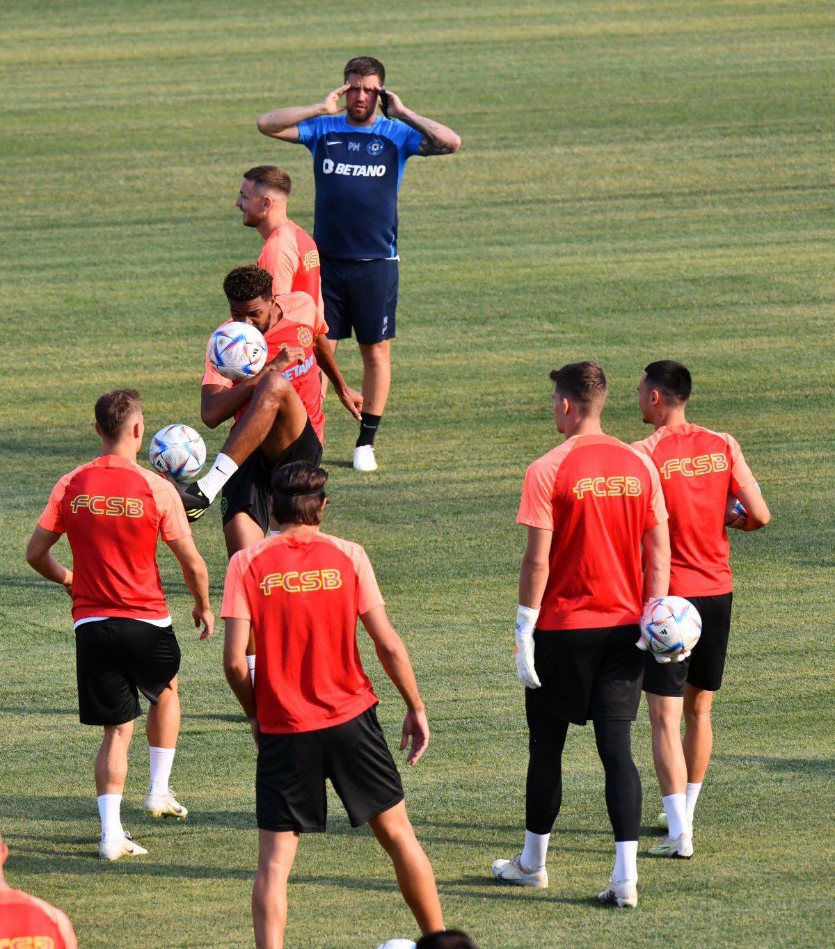 FCSB - CSKA 1948, conferință și antrenament oficial