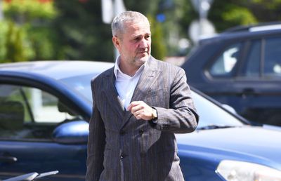 A ajuns „iepurele” lui Rotaru! Cum s-a folosit patronul Universității de Șumudică » Detalii din culise de la revenirea lui Reghe la Craiova