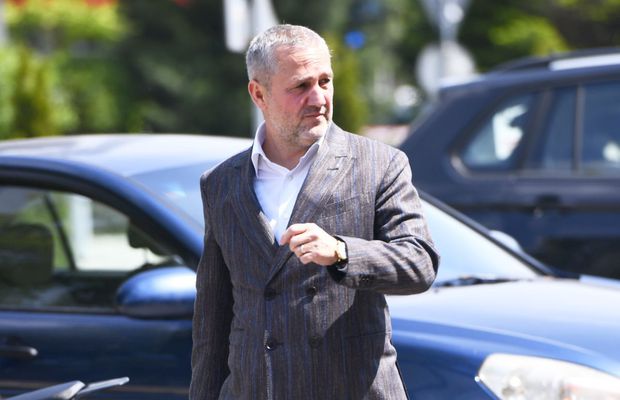 A ajuns „iepurele” lui Rotaru! Cum s-a folosit patronul Universității de Șumudică » Detalii din culise de la revenirea lui Reghe la Craiova