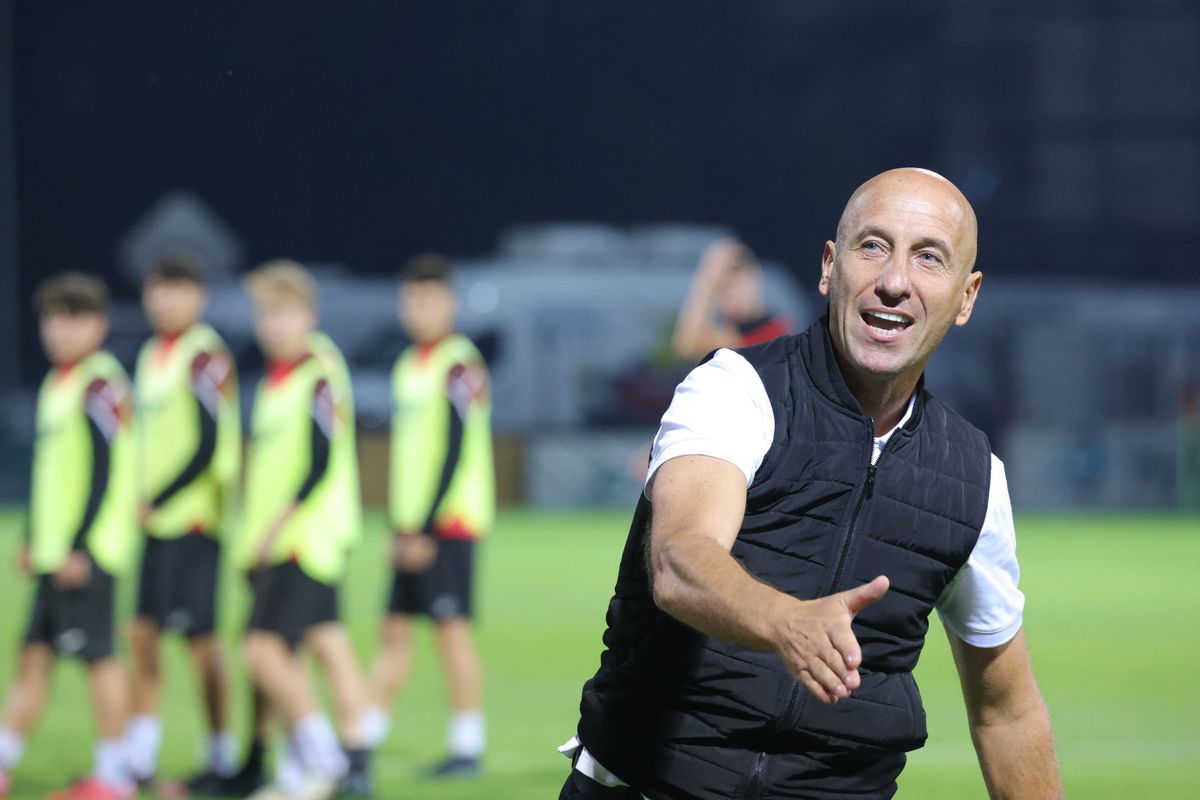 După derapajul din final, Robert Ilyes a vorbit despre lecții de civilizație: „Cu Dinamo, circ. Fanii Rapidului au făcut dreptate!”