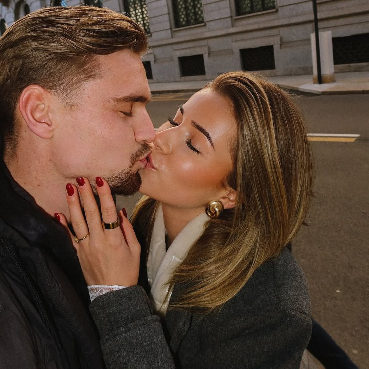 Surpriza de care a avut parte fotbalistul lui Ajax » Imaginile care aveau legătură cu iubita lui au devenit rapid virale