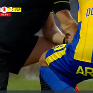 Accidentare horror a tușierului la Metaloglobus - Petrolul. FOTO: captură Prima Sport