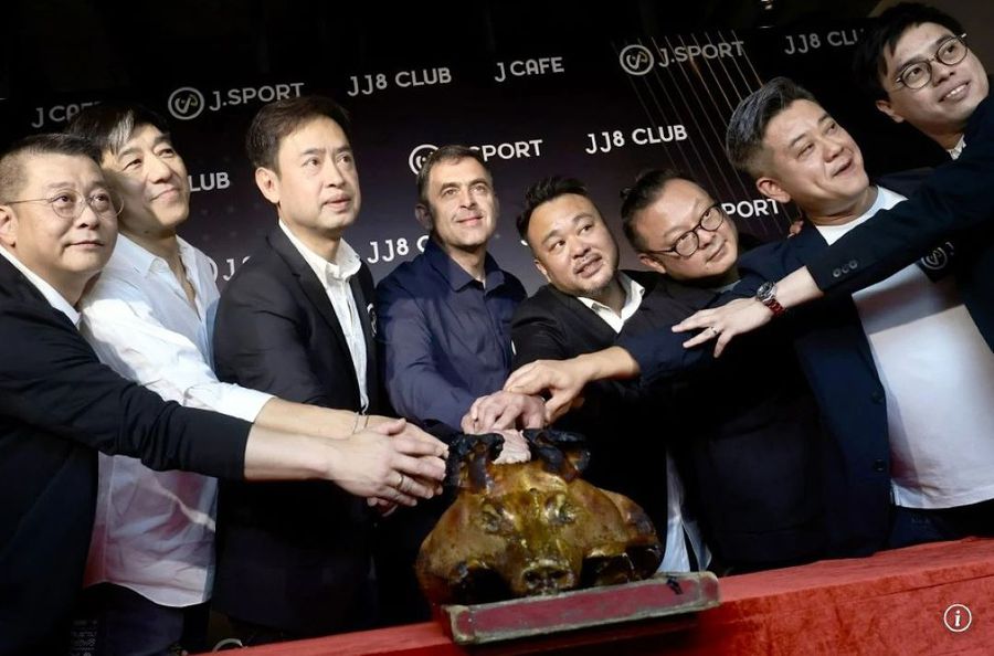Ronnie O'Sullivan la inaugurarea clubului JJ8 din Hong Kong Foto: Jonathan Wong Ronnie O'Sullivan vrea să fie campion mondial într-un alt sport, după retragerea din snooker!