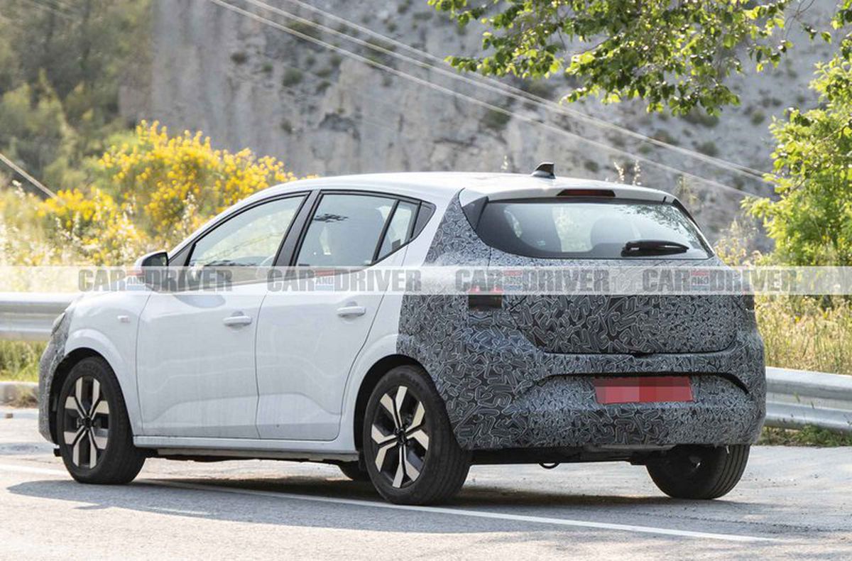 Primele imagini cu Dacia Sandero Stepway