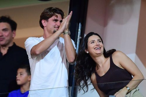 Răzvan Marin și soția lui, Crina, în tribună la meciul lui AEK