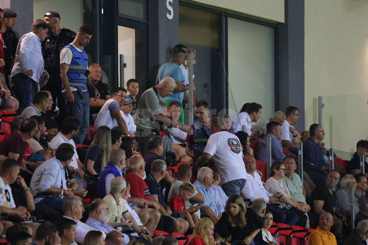 După scandalul imens cu suporterii lui Dinamo, la vizita rapidiștilor la Miercurea Ciuc lucrurile au stat radical altfel » Cu cine s-au „războit” giuleștenii