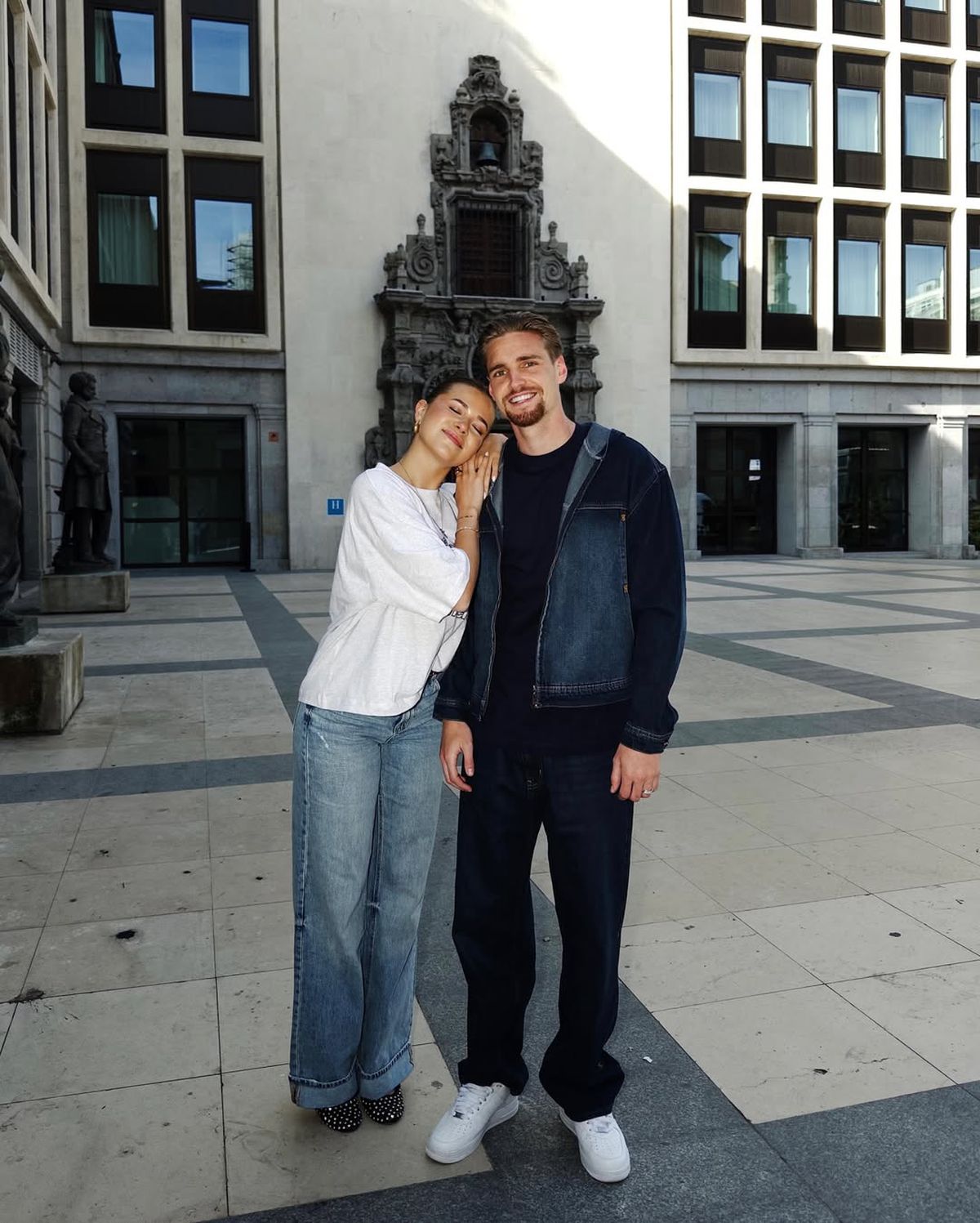 Surpriza de care a avut parte fotbalistul lui Ajax » Imaginile care aveau legătură cu iubita lui au devenit rapid virale