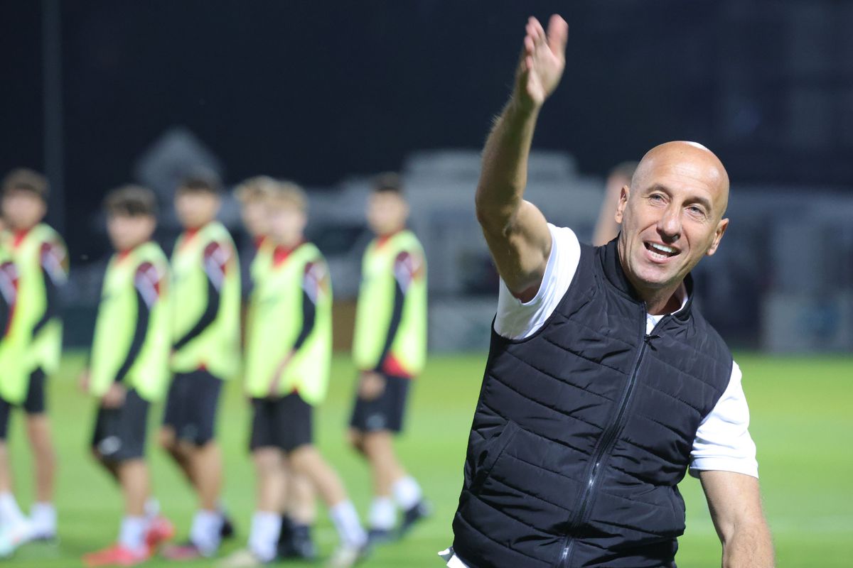 Scenele surprinse la finalul meciului Csikszereda - Rapid » Antrenorul a înjurat-o cu patos pe Steaua