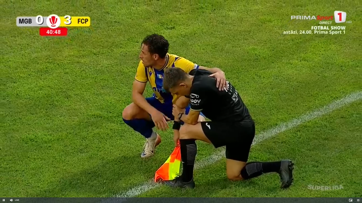 Accidentare horror a tușierului la Metaloglobus - Petrolul. FOTO: captură Prima Sport