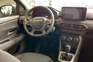 Noua mașină Dacia, aproape de lansare! Primele imagini tari au „scăpat” pe Internet