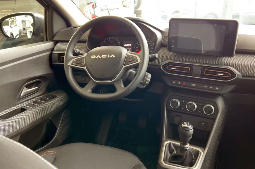 GALERIE FOTO Noua mașină Dacia, aproape de lansare! Primele imagini tari au „scăpat” pe Internet