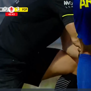 Accidentare horror a tușierului la Metaloglobus - Petrolul. FOTO: captură Prima Sport