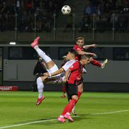 Alex Dobre și Jambor în Csikszereda - Rapid, în etapa 3 din Superliga. FOTO: Ionuț Iordache