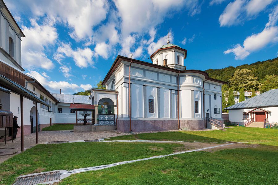 Mănăstirea Frăsinei FOTO valcea-turism.ro