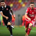 Deian Sorescu (dreapta) a marcat golul lui Dinamo în remiza cu Hermannstadt, 1-1