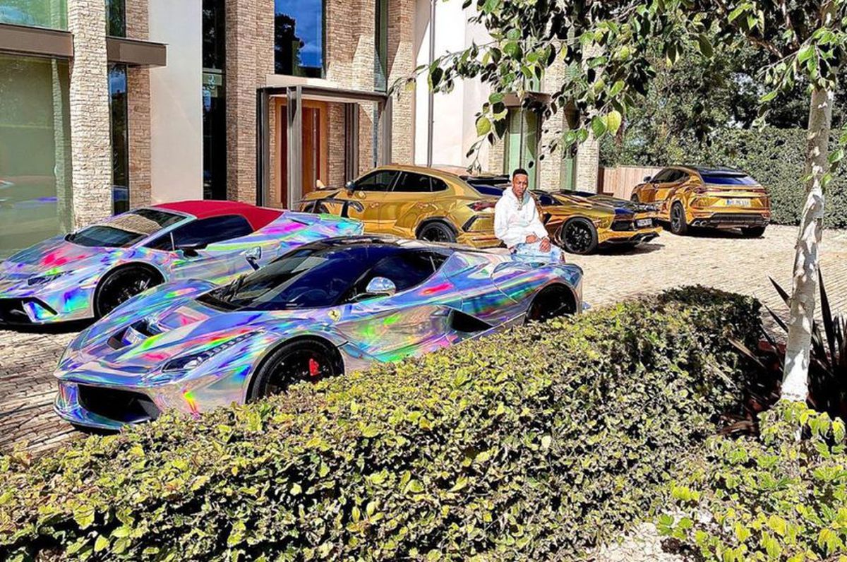 FOTO Aubameyang și-a deschis garajul de lux: Ferrari de 2,2 milioane de euro și 4 Lamborghini, dar și un „intrus” de numai 25.000 de euro