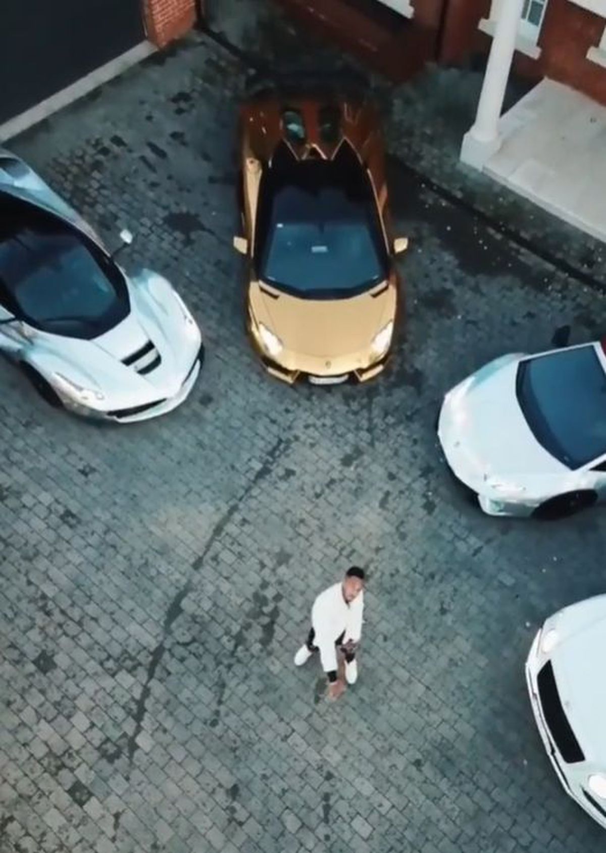 FOTO Aubameyang și-a prezentat colecția de bolizi: are un Ferrari de 2,2 milioane de euro și patru Lamborghini